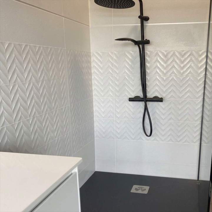 Espace douche contemporain Cayenne